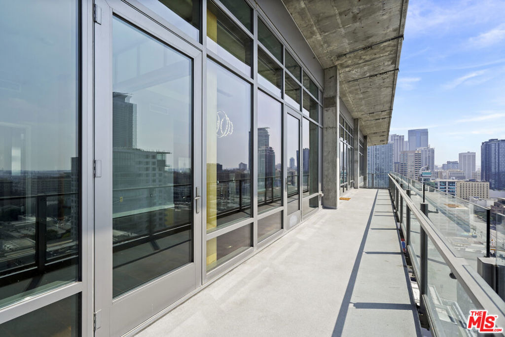 1100 S Hope Street - Photo 17