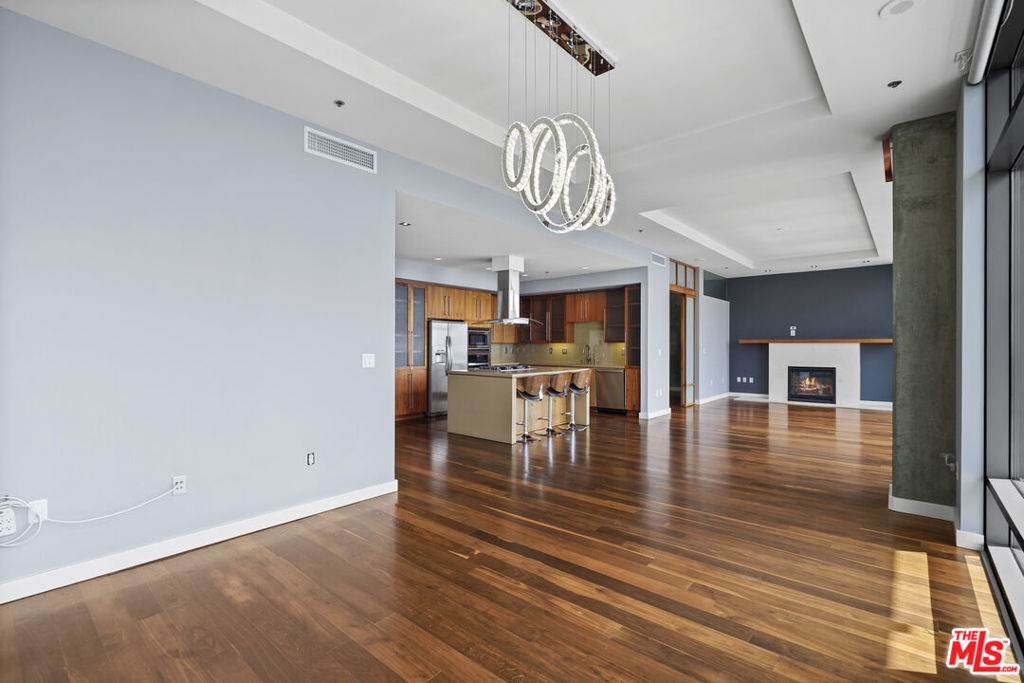 1100 S Hope Street - Photo 2