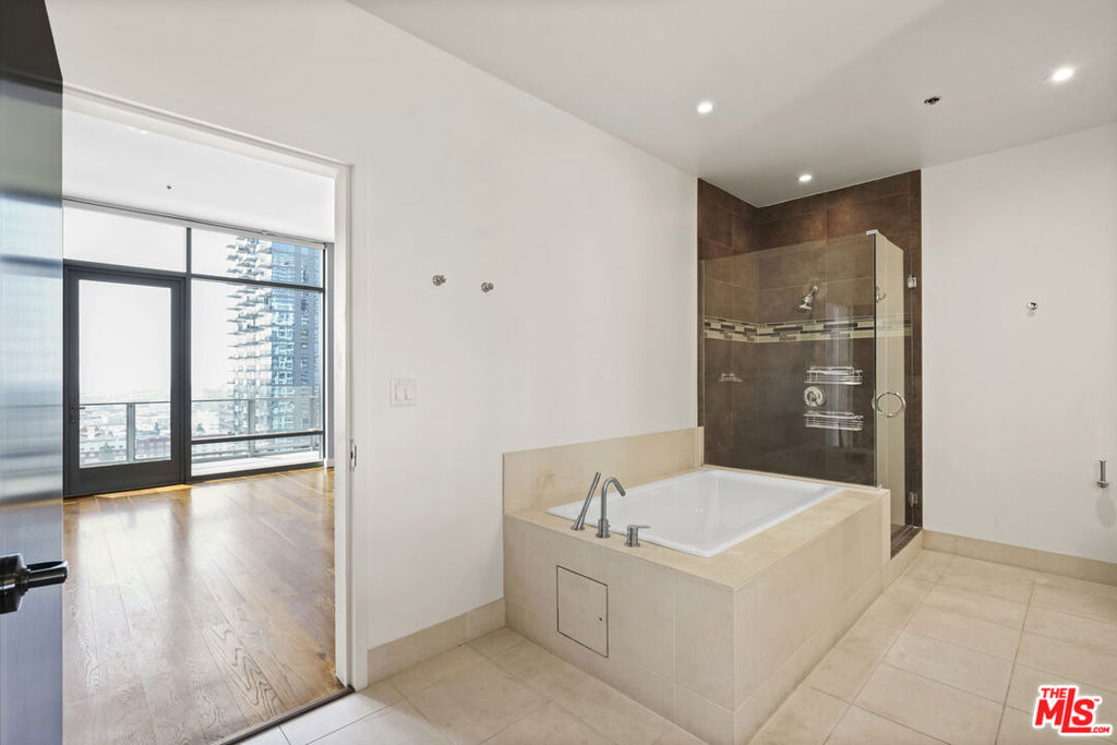 1100 S Hope Street - Photo 33