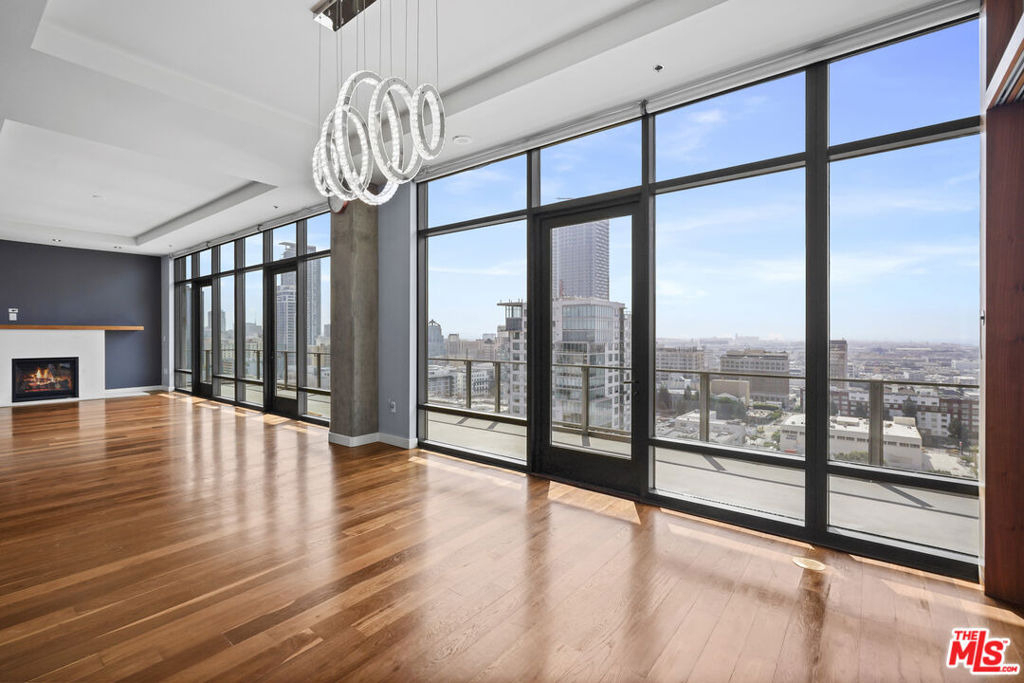 1100 S Hope Street - Photo 3