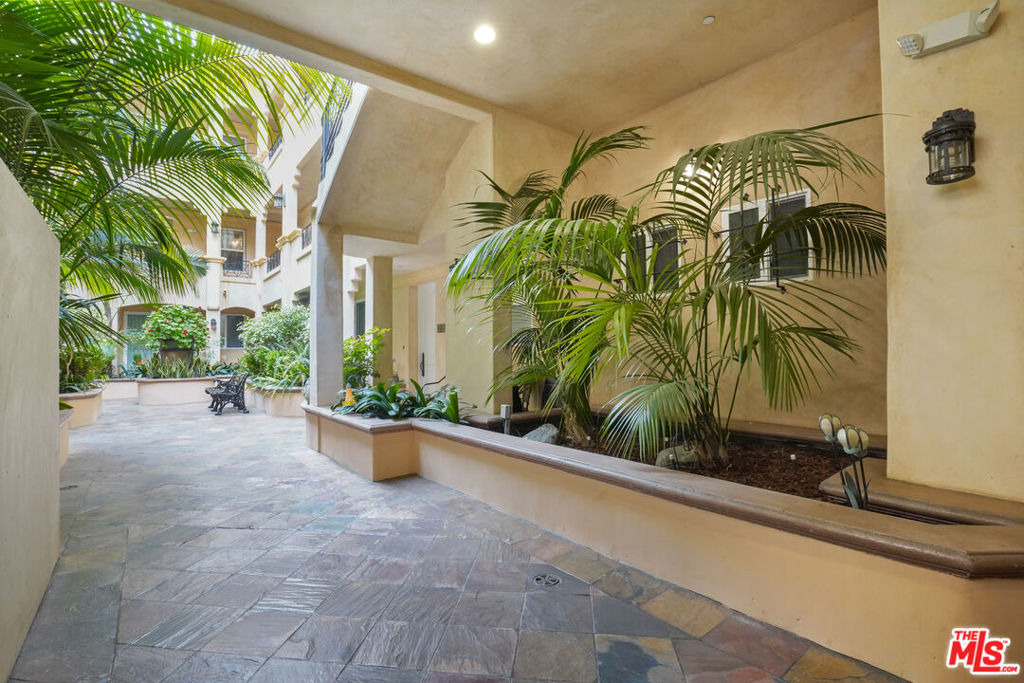 16123 W Sunset Boulevard - Photo 5