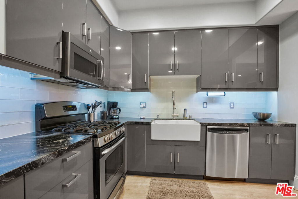 16123 W Sunset Boulevard - Photo 12