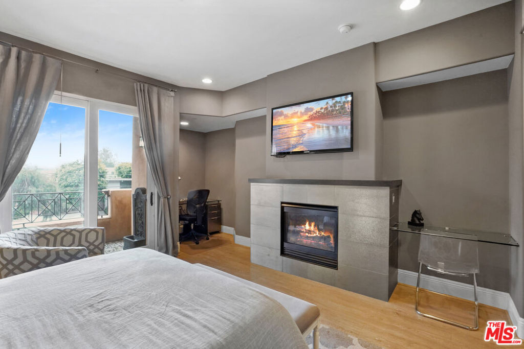 16123 W Sunset Boulevard - Photo 2