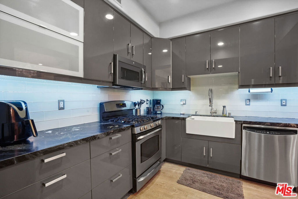 16123 W Sunset Boulevard - Photo 13