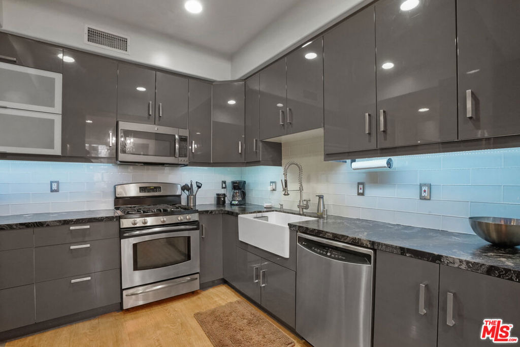 16123 W Sunset Boulevard - Photo 11