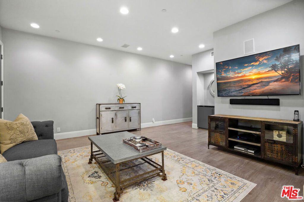 16123 W Sunset Boulevard - Photo 8