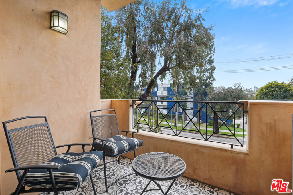 16123 W Sunset Boulevard - Photo 4