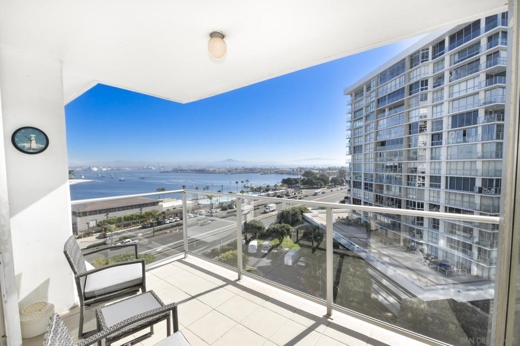 1810 Avenida Del Mundo - Photo 4