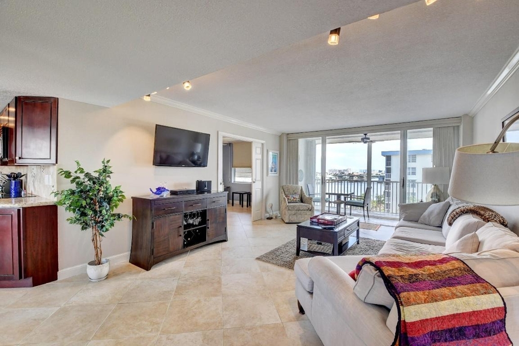 1 Harbourside Drive - Photo 2