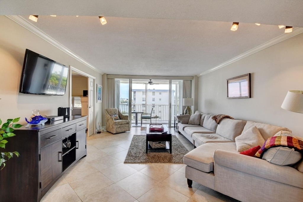 1 Harbourside Drive - Photo 3