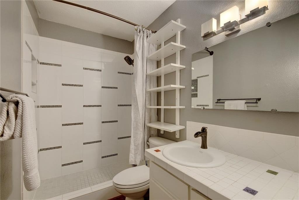 2302 East Side Dr - Photo 4