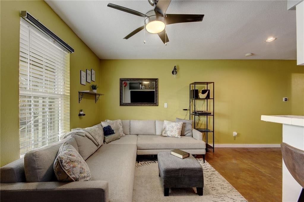 2302 East Side Dr - Photo 1