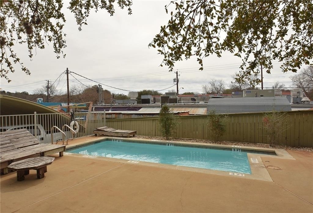 2302 East Side Dr - Photo 2