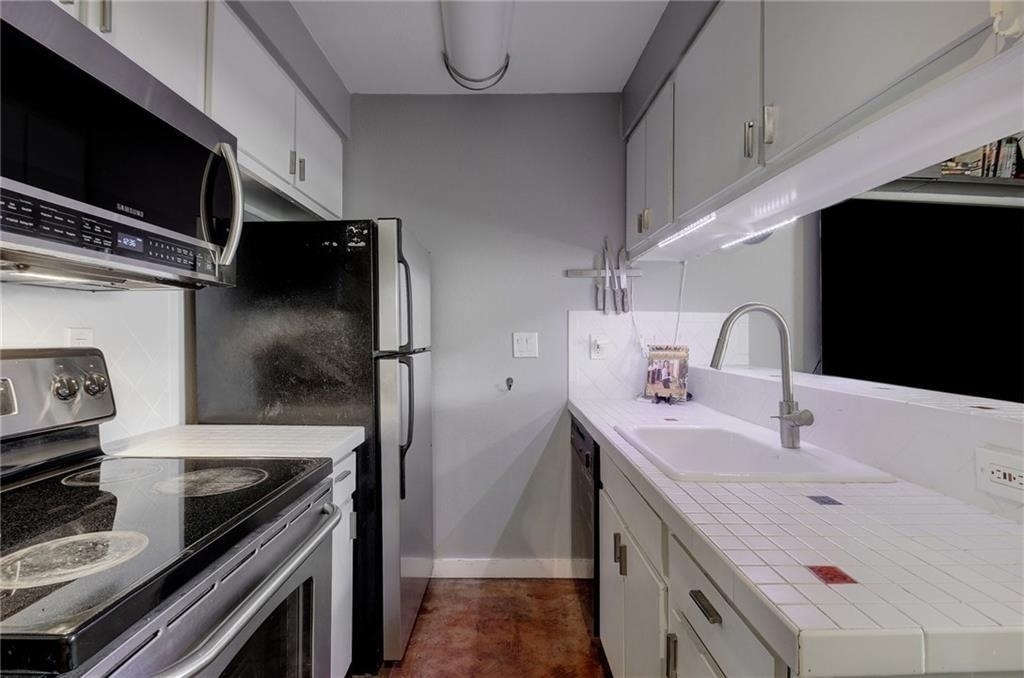 2302 East Side Dr - Photo 3