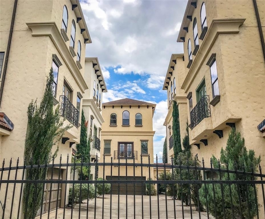 1432 W 21st Street - Photo 0