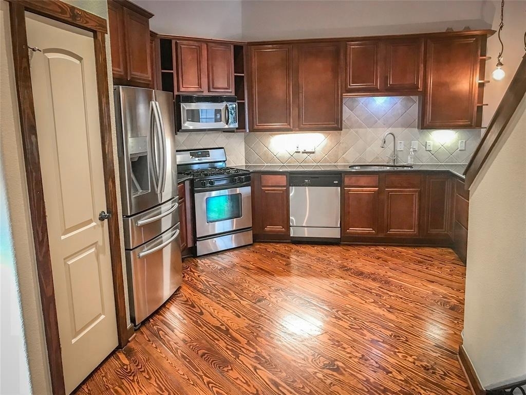 1432 W 21st Street - Photo 4