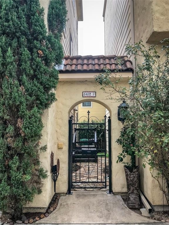 1432 W 21st Street - Photo 2