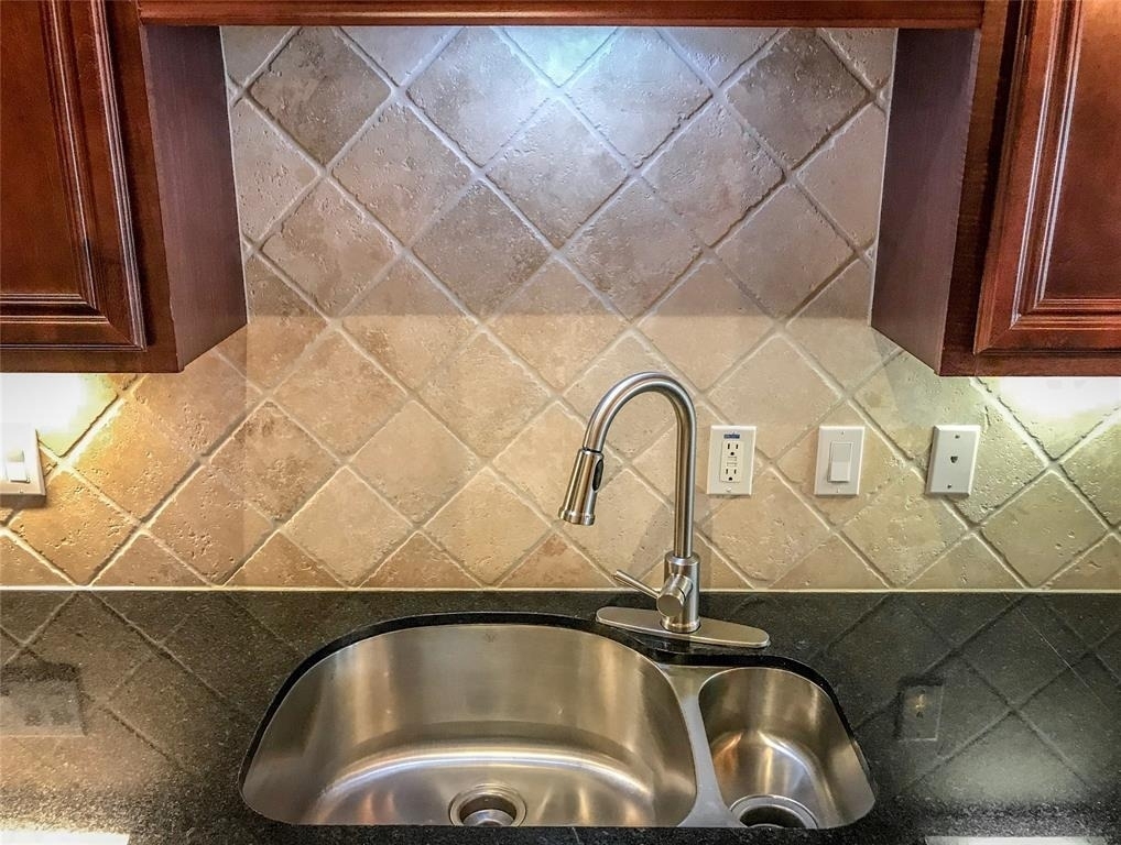 1432 W 21st Street - Photo 6