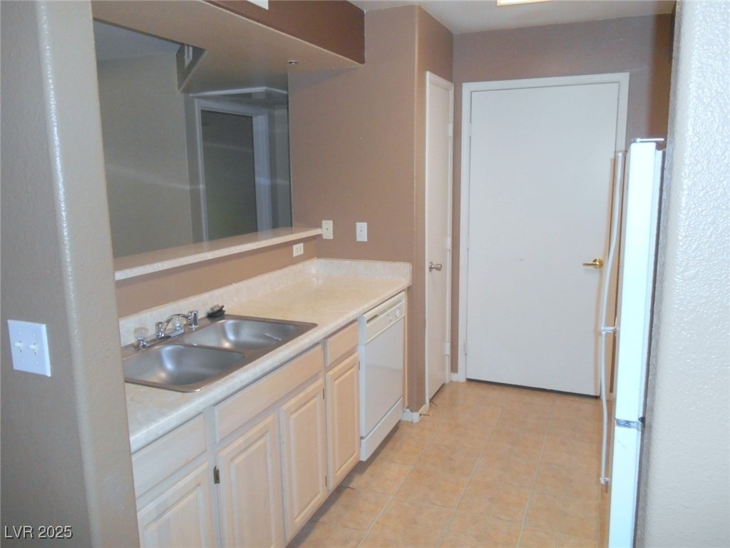 555 Silverado Ranch Boulevard - Photo 8