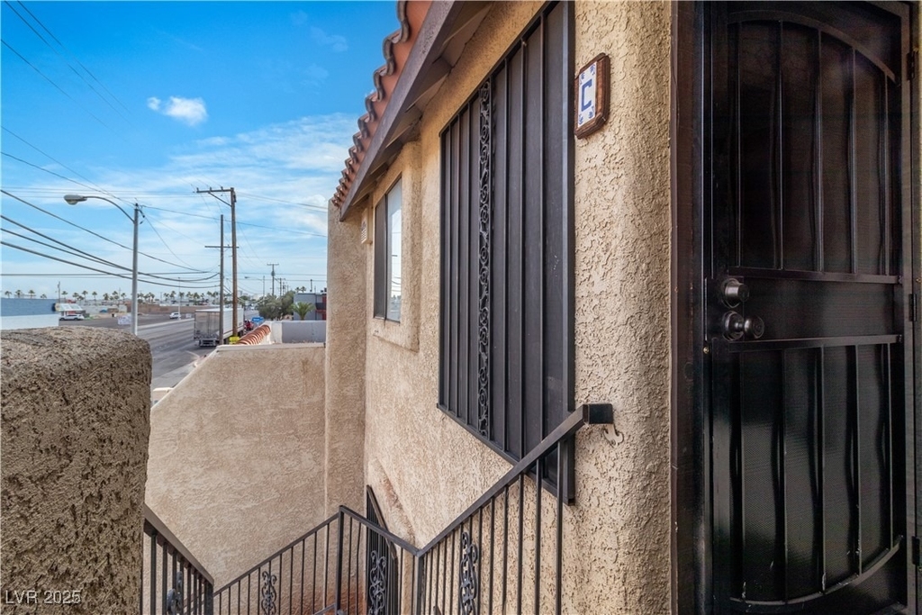2200 Venus Avenue - Photo 2