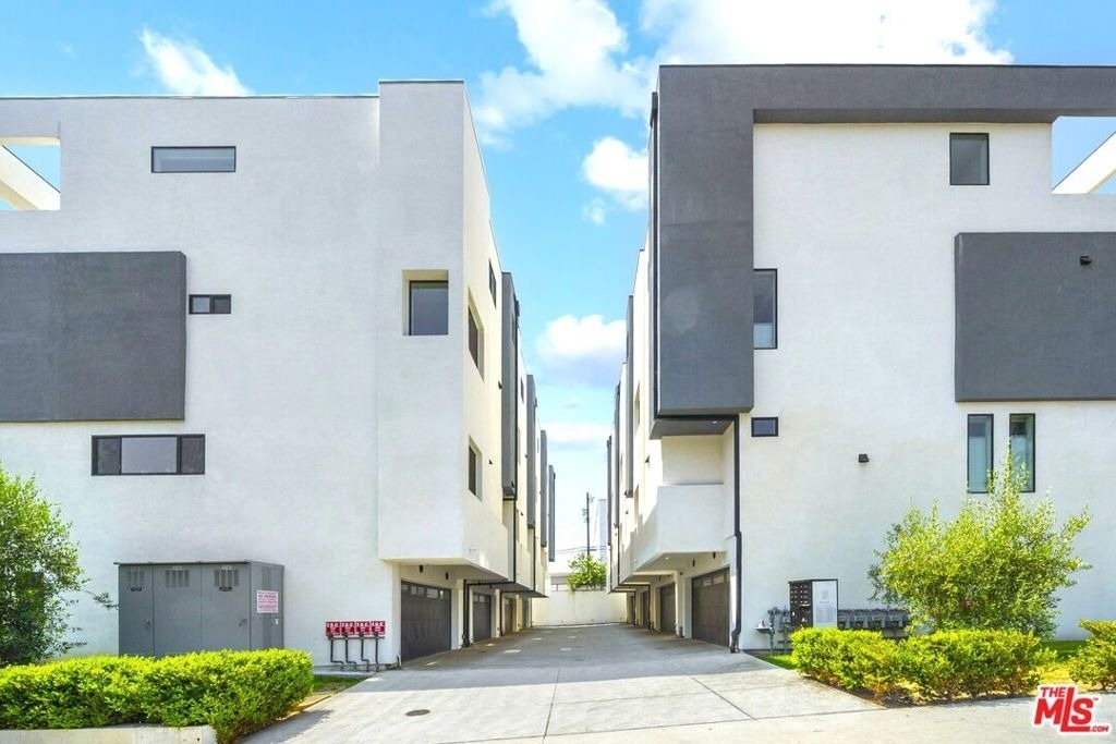 497 N St Andrews Place - Photo 17