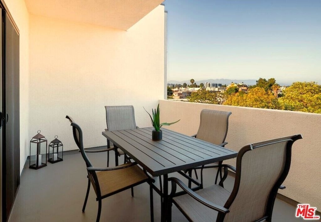 497 N St Andrews Place - Photo 8