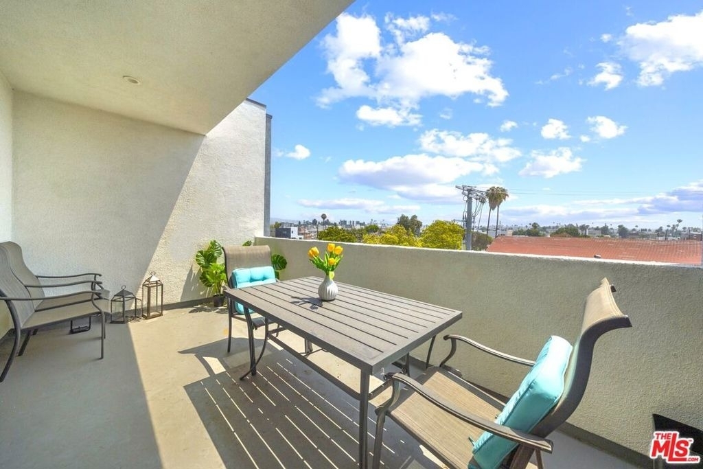497 N St Andrews Place - Photo 3
