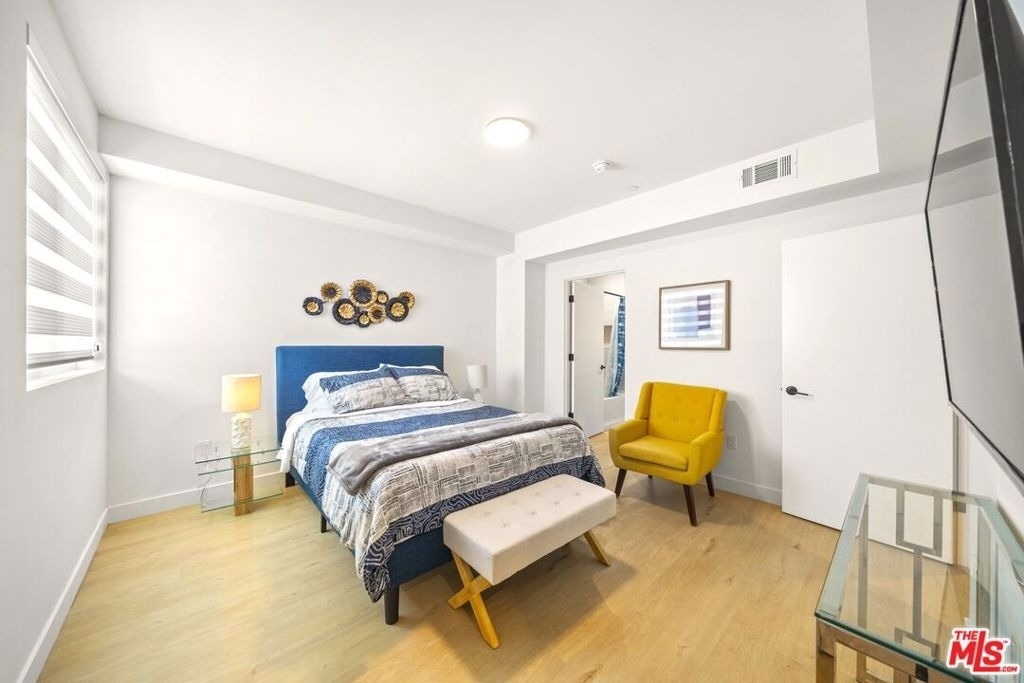 497 N St Andrews Place - Photo 4