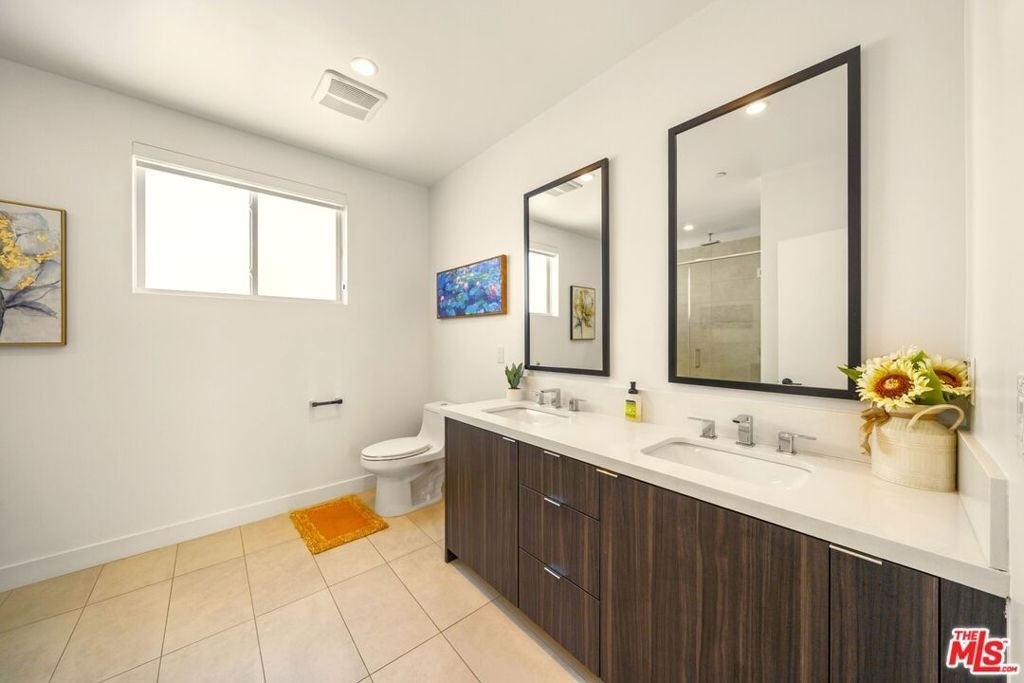 497 N St Andrews Place - Photo 2