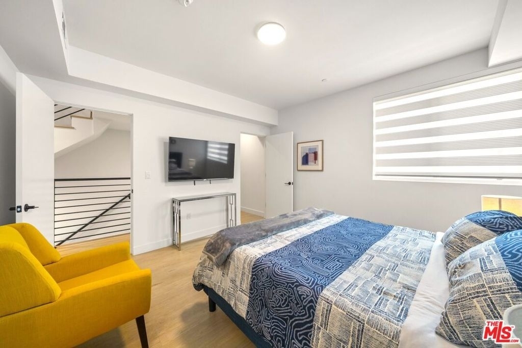 497 N St Andrews Place - Photo 5