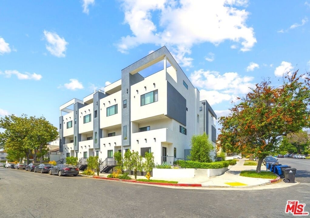497 N St Andrews Place - Photo 15
