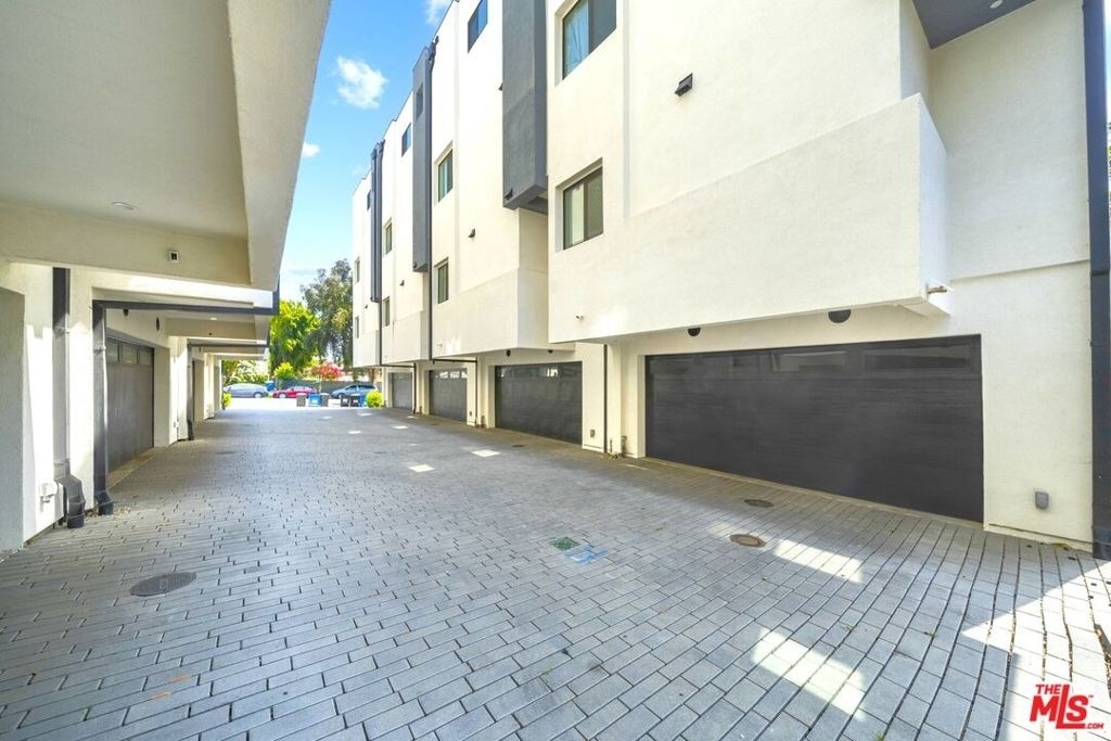 497 N St Andrews Place - Photo 18