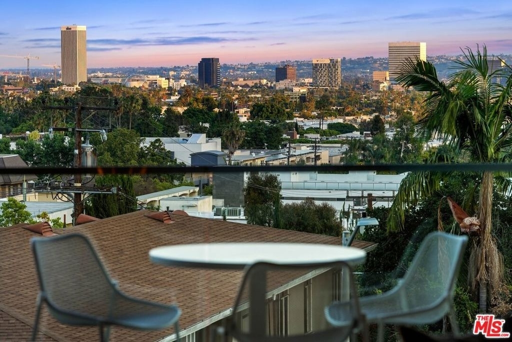 8420 W Sunset Boulevard - Photo 2
