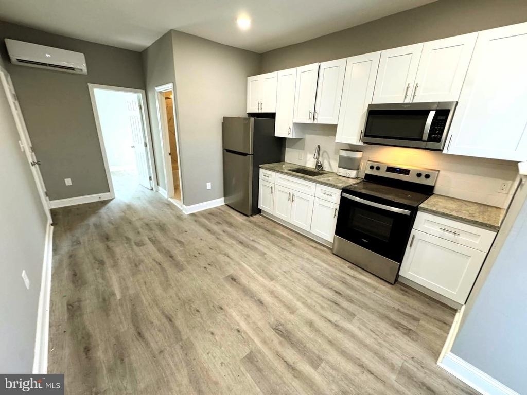 2417 W Jefferson Street - Photo 0