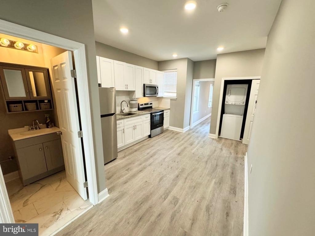 2417 W Jefferson Street - Photo 1
