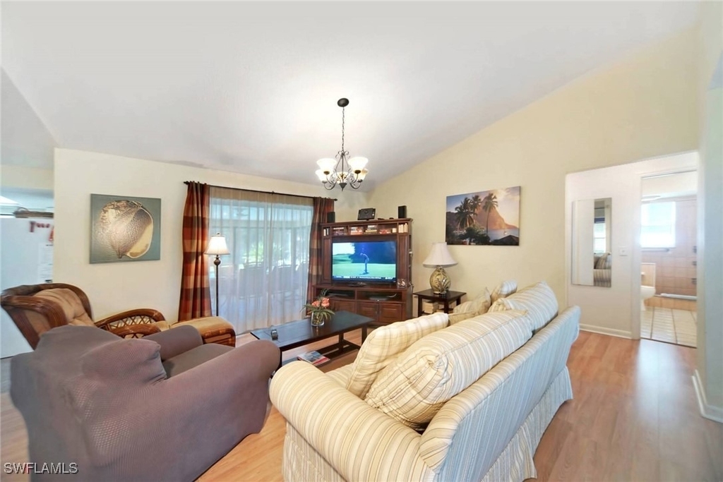 1140 Sw 44th Street - Photo 2