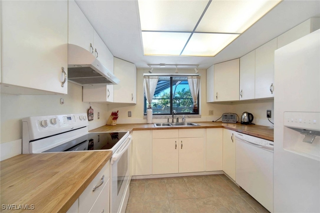 1140 Sw 44th Street - Photo 4