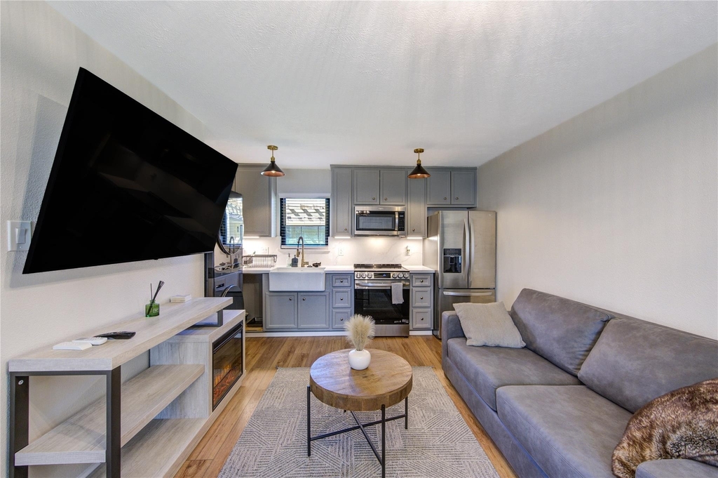 3201 Westridge Street - Photo 4