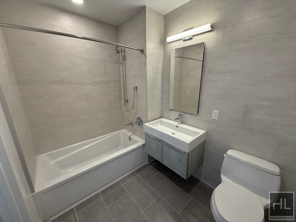 Northern Boulevard - Photo 4