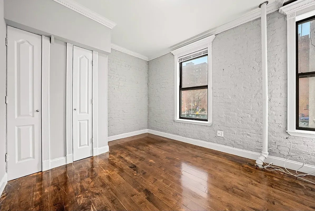 202 East 13th Street - Photo 6