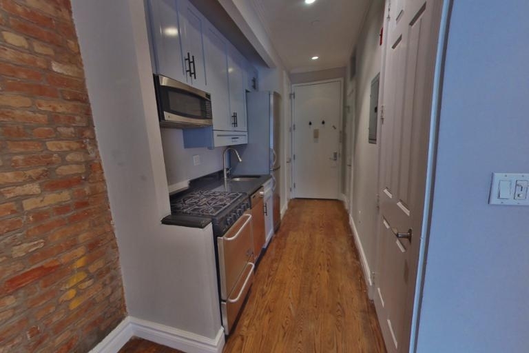 202 East 13th Street - Photo 3