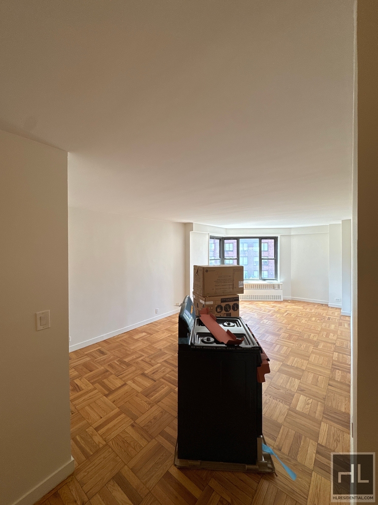 4th Ave - Photo 1