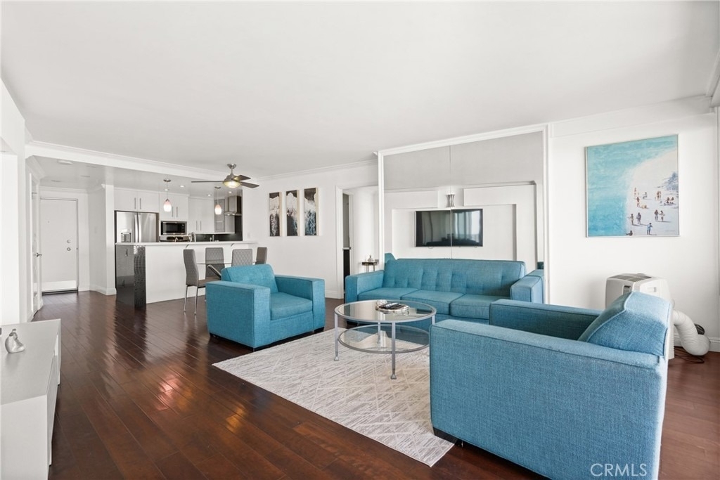 700 E Ocean Boulevard - Photo 0