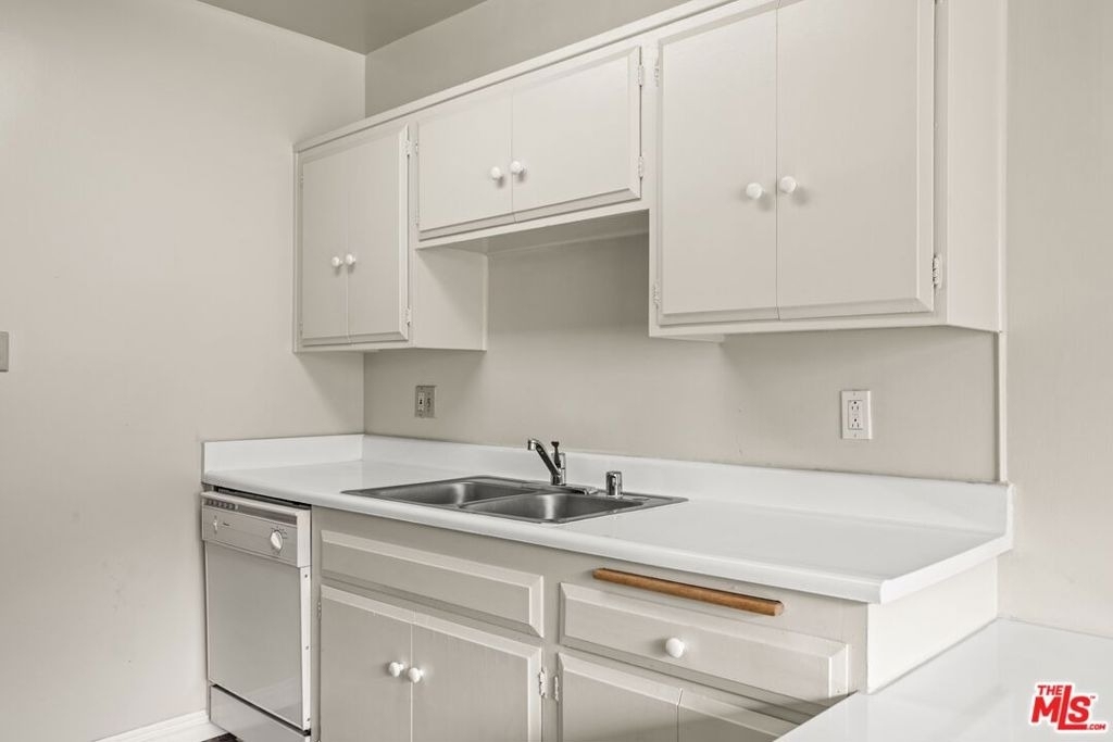 1295 Federal Avenue - Photo 2