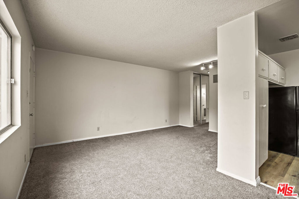 1295 Federal Avenue - Photo 3