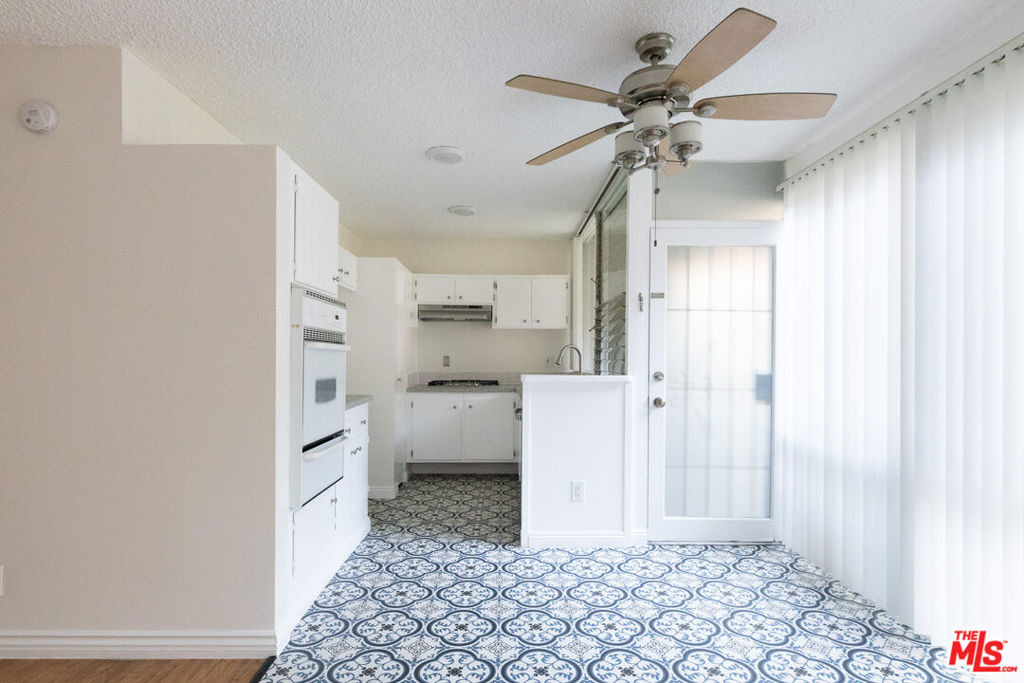11131 Rose Avenue - Photo 11