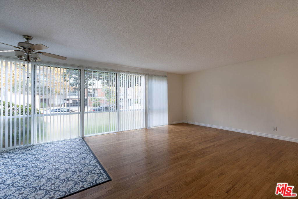 11131 Rose Avenue - Photo 4