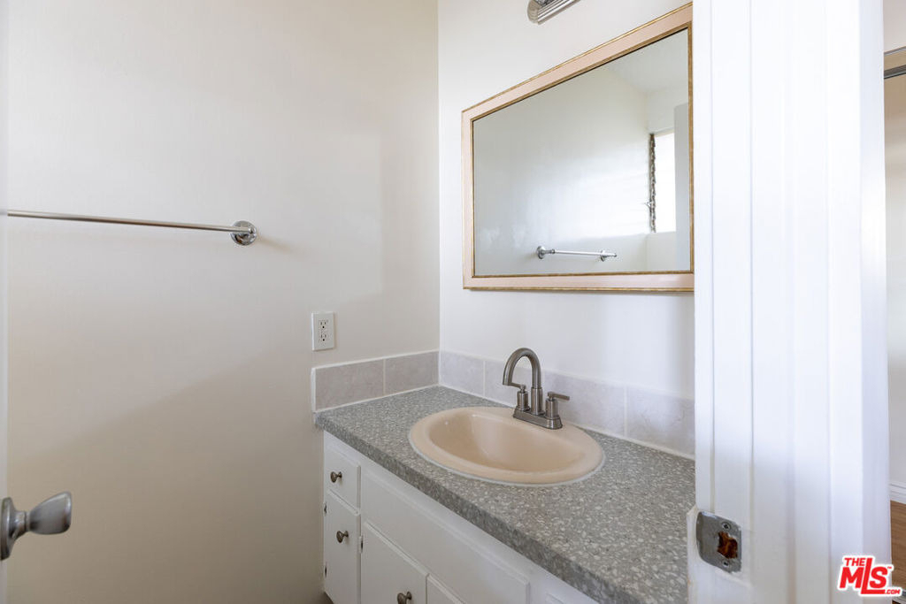 11131 Rose Avenue - Photo 9
