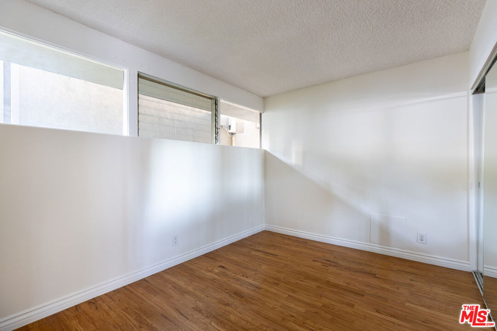 11131 Rose Avenue - Photo 8