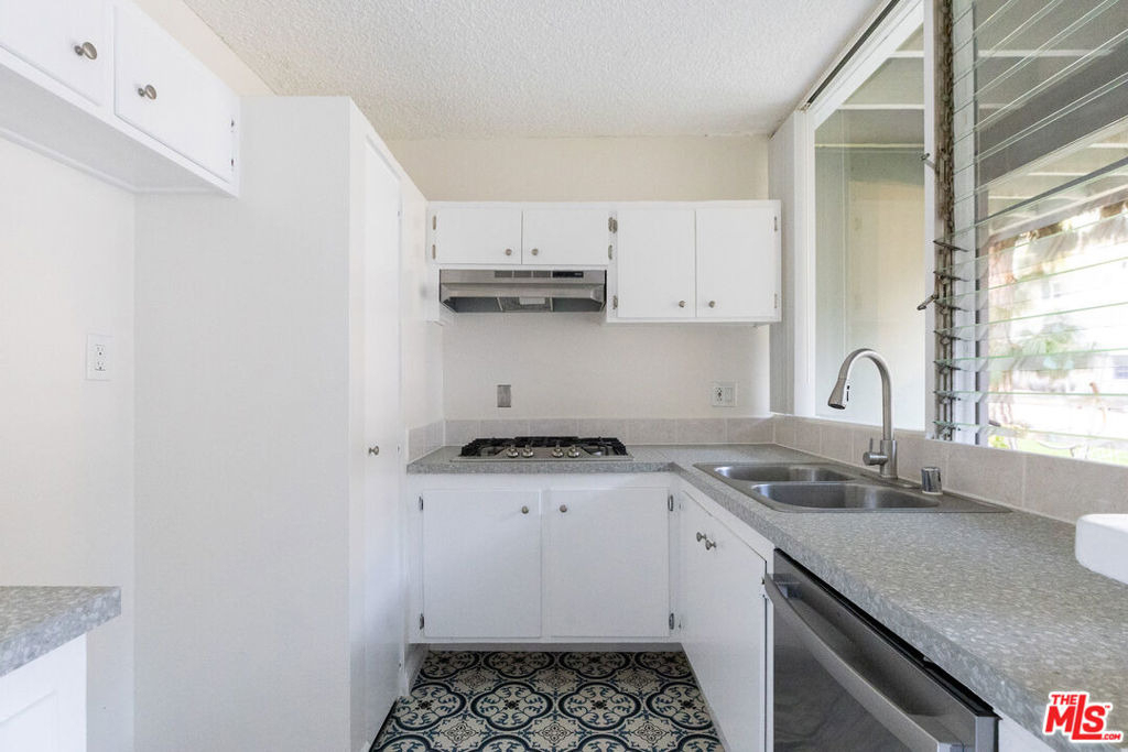 11131 Rose Avenue - Photo 15